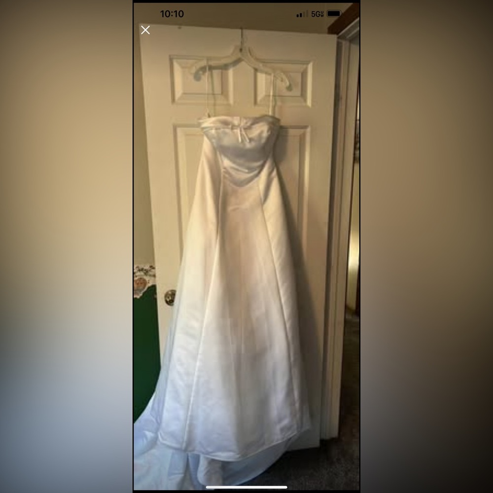 David's Bridal White Gown